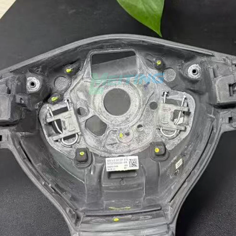 Modified car steering wheel suitable for Volkswagen CC, Passat, Golf 6 without paddle shifters carbon fiber material