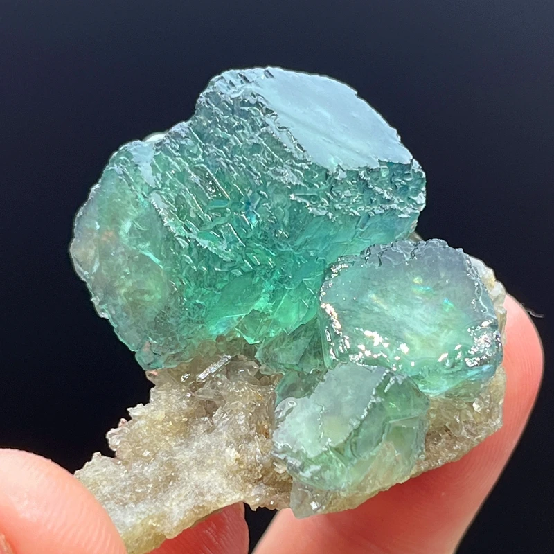 

Natural Fujian blue heart green edge large grain stepped fluorite mineral specimen glass gem home decoration healing stone