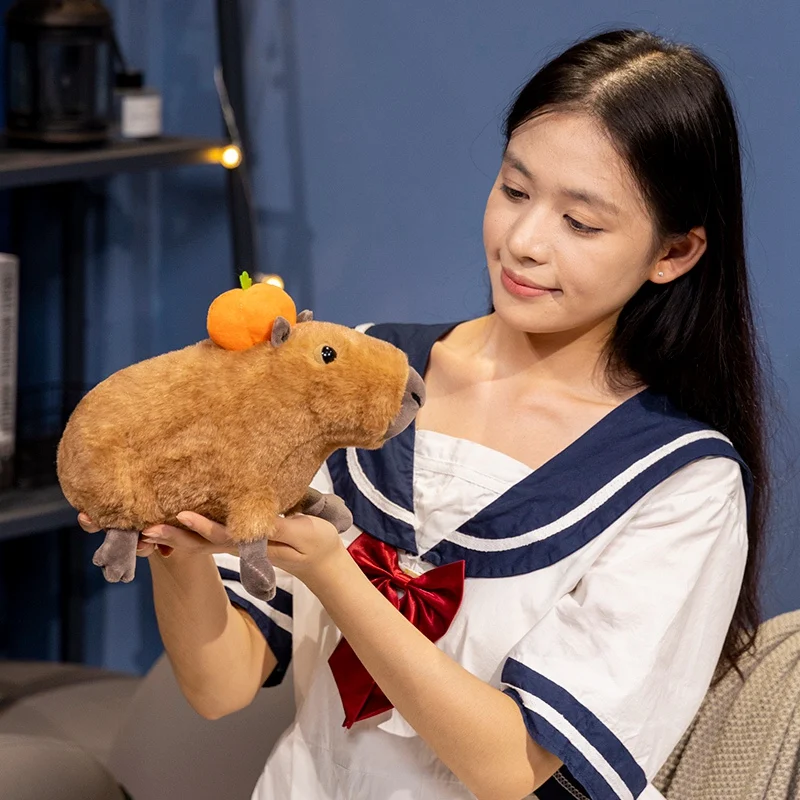 น่ารักจําลอง Capybara Plush ของเล่นตุ๊กตาเหมือนจริง Capibara Plushie สีส้มบนหัวของขวัญวันเกิด Home Office Desk Decor