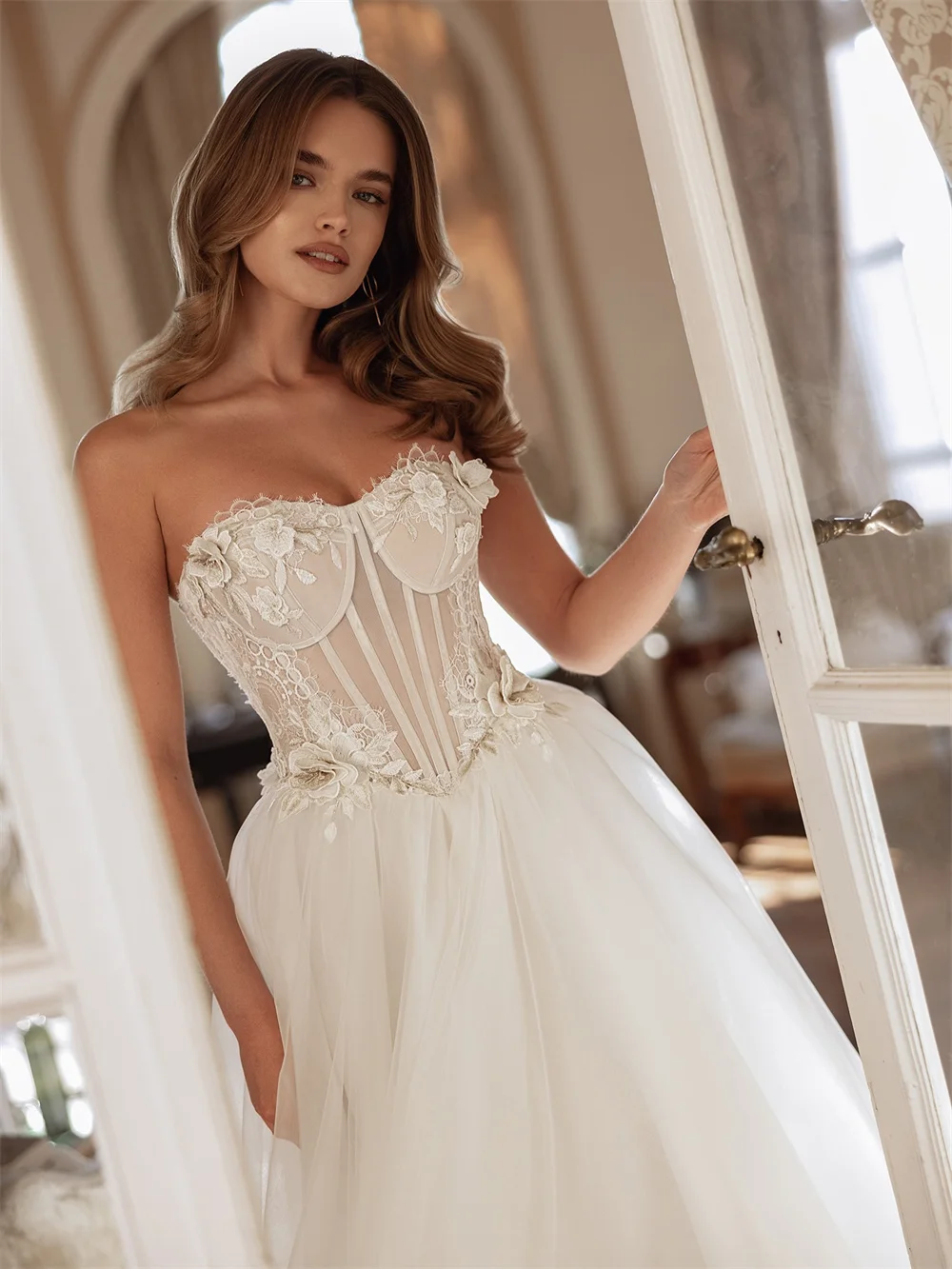 Tokyo Customized White Sweetheart Neck Wedding Dress Zip Back Sleeveless Court Train Bridal Gowns Tulle A-Line Wedding Gowns