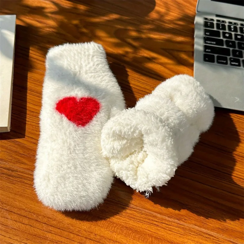 

Cold Resistant Gloves for Women Red Heart Thickened and Plush Mink Fur Warm and Connected Finger Gloves