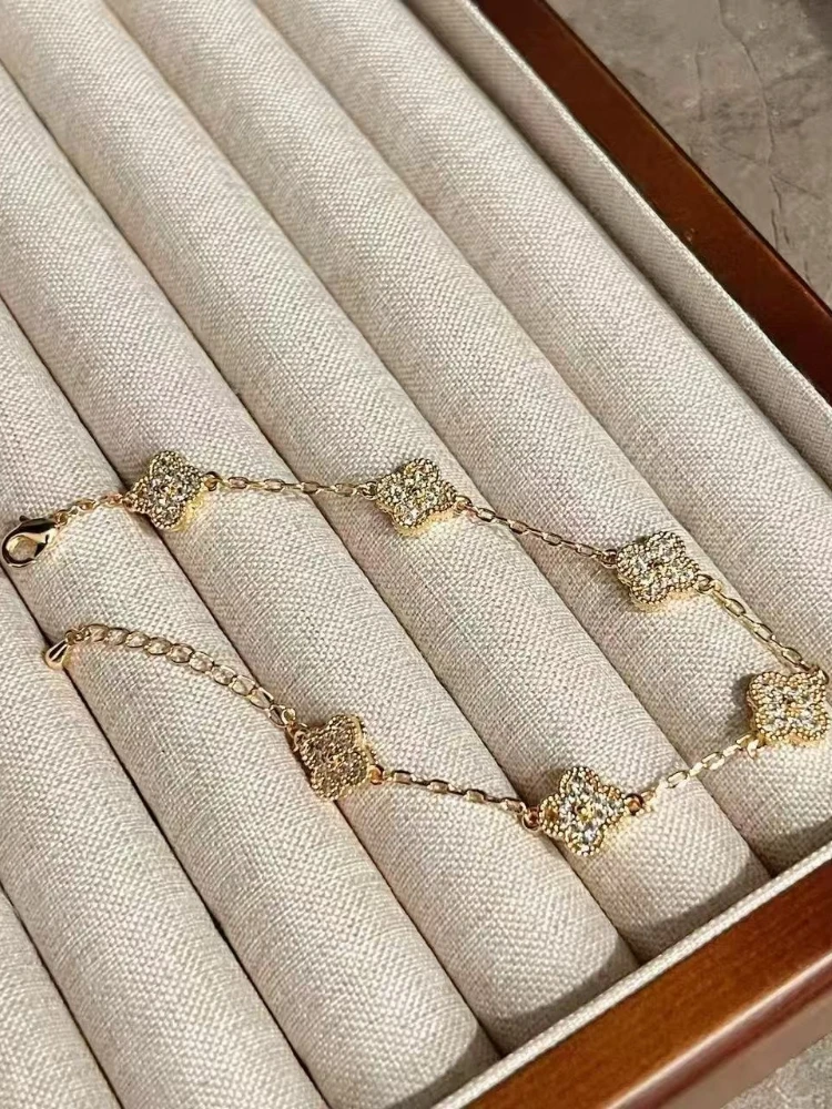 Fashionable and Simple Clover Mini Flower Bracelet for Women's Accessories Light Luxury and Versatile Folding Strap