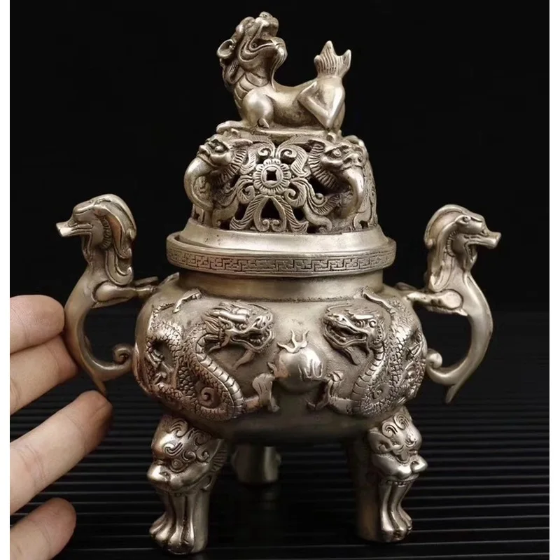 Da Ming Xuande period, antique-style, pure copper and brass incense burner with silver plating, depicting two dragons playing wi