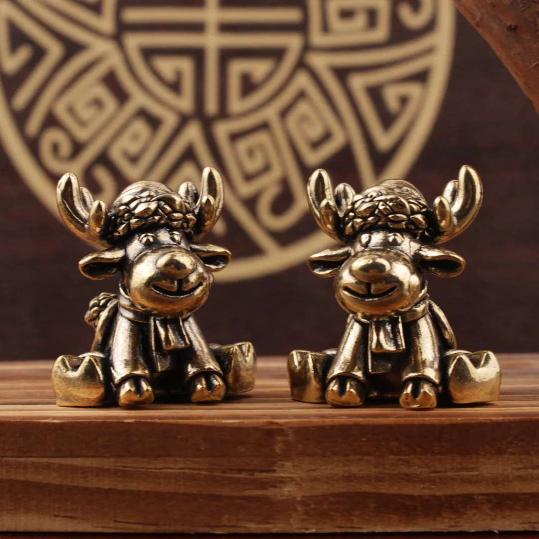 Figurines créatives en laiton d'élans (1 ou 2 pièces), mini ornements en cuivre de cerfs marchant vers l'avant, cadeaux de décoration de bureau de Noël