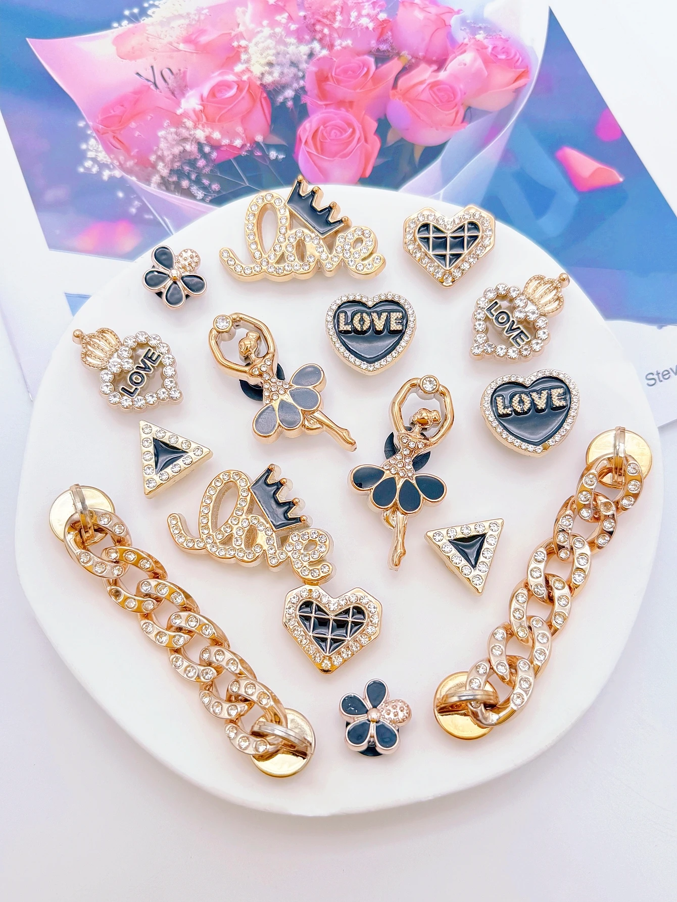 16 Pieces of Golden Heart Shoes for DIY Casual Accessories - Fun and Multi-functional Personalized Shoe Design Method