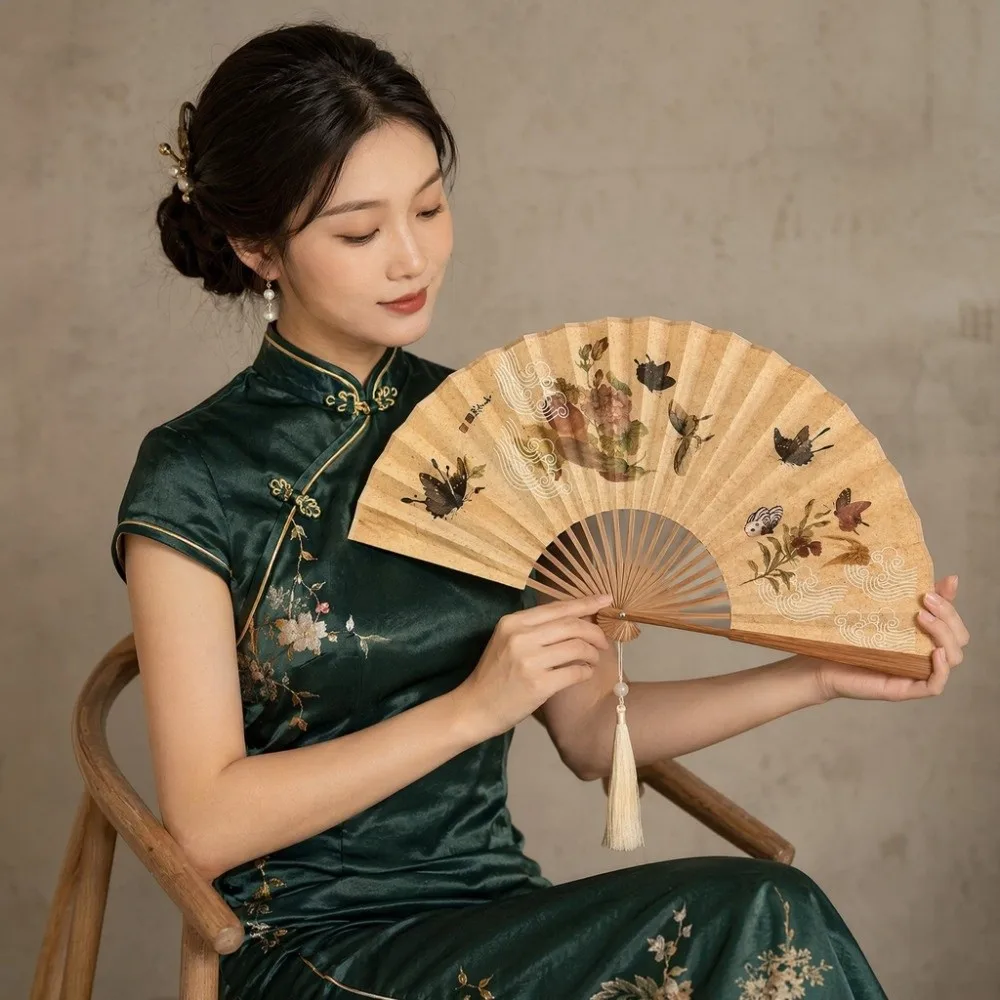 Éventail pliant en soie double face, motif papillon et chat, rétro, avec pompon, style chinois, en forme de coquille