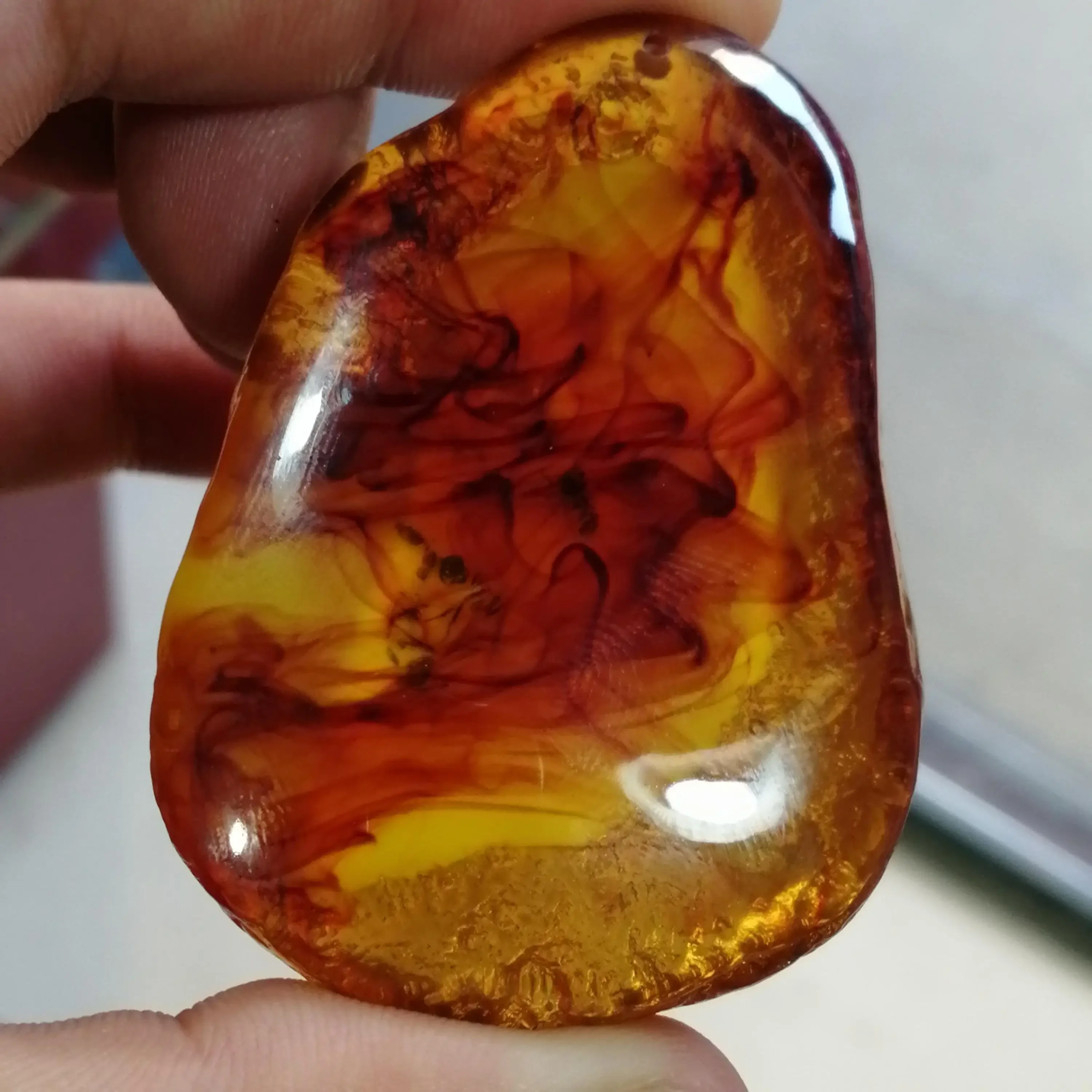 لقطة الدم الطبيعية الحشرات العنبر قلادة شكل عشوائي النمل العنبر الأصلي حجر السحر مع حبل سلسلة قلادة محظوظ تميمة الهدايا #1