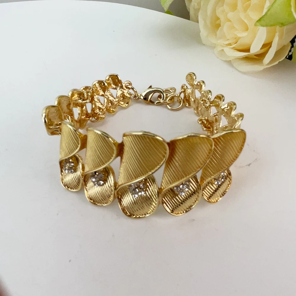 Thumbnail 4 - #54 Best Statement Jewelry Sets to Buy In 2026