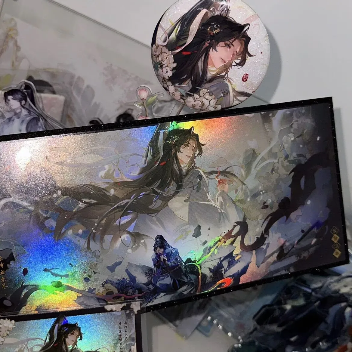 

Erha and his White Cat Master Chu Wanning, Ink Ran Bar Badge, Colored Paper, Surrounding Grain Collection