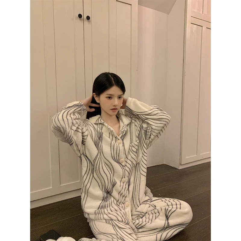 

Белые женские пижамные комплекты из хлопка для осени: яркий, пушистый, приятный на ощупь комплект для сна с воротником, рукавом три четверти и брюками полной длины, приятный для кожи