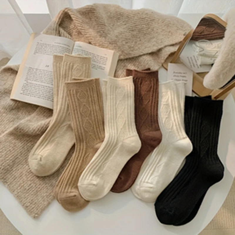4 Pairs of Large Diamond-Patterned Plush Socks for Women, Winter Thickened Warm Socks, Solid Color, Simple and Versatile Plush S