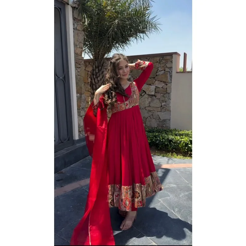 

Red Gown Salwar Kameez PakistanI Indian Wedding Party Dress Polaroid Suit