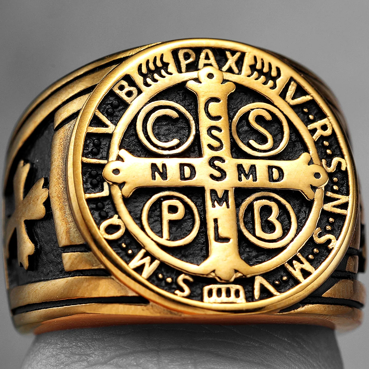 Saint Benedict Cspb Erscheint Gold Schwarz Kreuz Männer Ringe Punk Hip Hop für Freund Männlichen Edelstahl Schmuck Kreativität Geschenk Großhandel