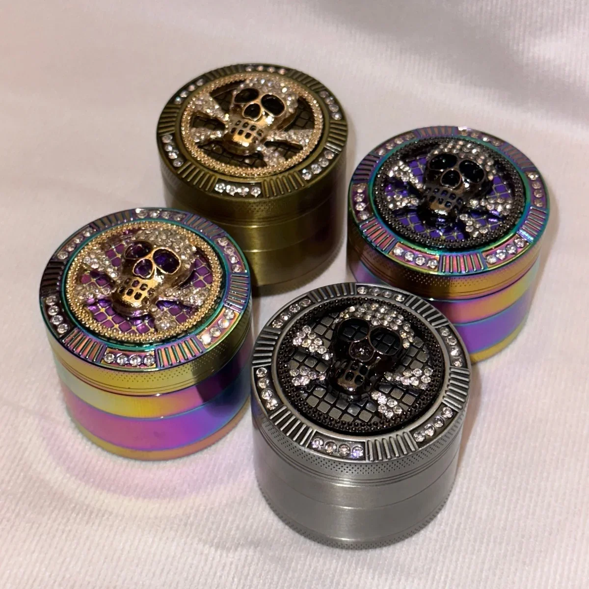 1.8-calowy Kryształowy Laserowy Młynek do Ziół w Kształcie Czaszki, 4-warstwowy, ze Stopu Cynku, Metalowy Ręczny Rozdrabniacz, Młynek do Surowych Ziół, Narzędzie do Palenia, Prezent dla Fanciów Ziół