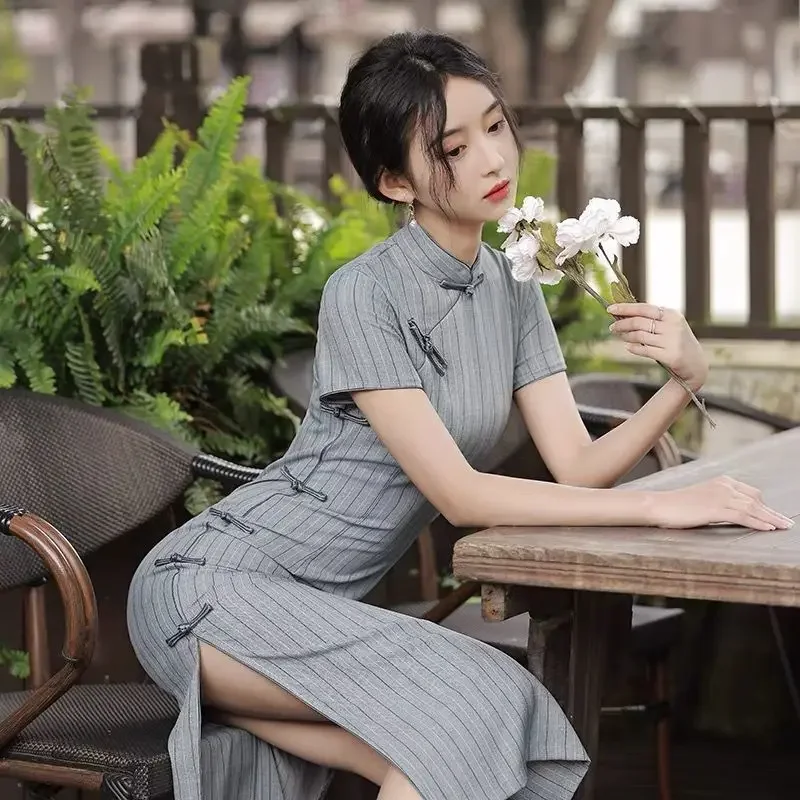 

2025 китайский элегантный национальный стиль полосатый Cheongsam с коротким рукавом летнее ретро женское элегантное длинное платье Ципао с высоким разрезом