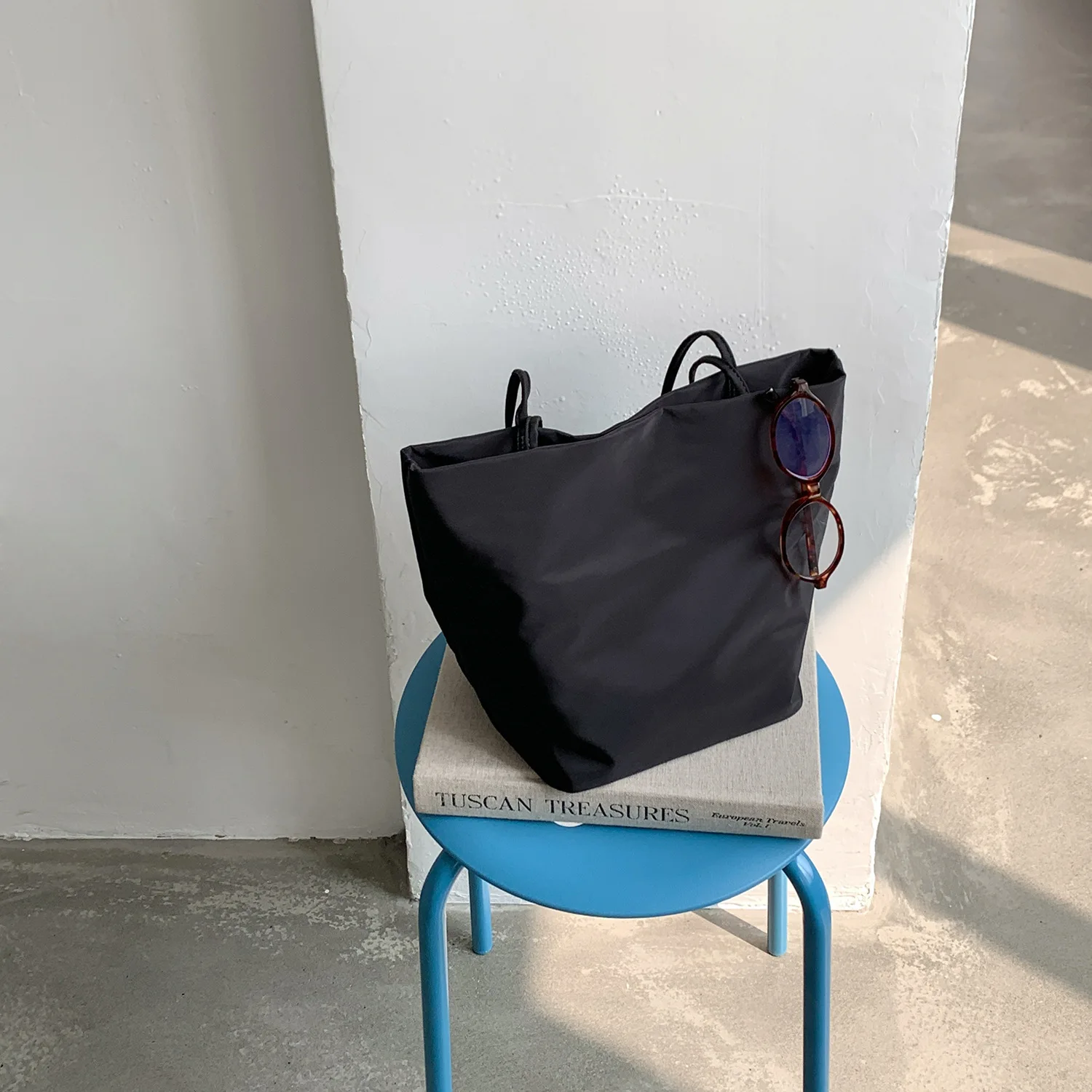 Korean Niche Large Capacity Nylon Bucket Bag Women's Commuter Shoulder Bag 2026 New Style Lightweight Trendy Tote 6