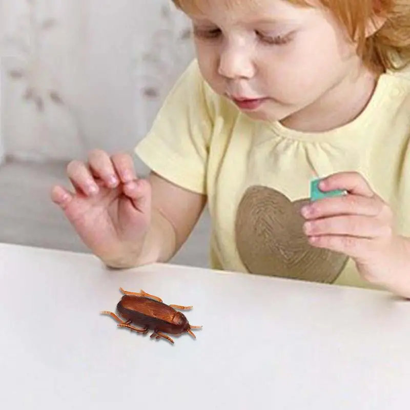 Moving Cockroach Toy Realistic Vibration Electric Crawl Toy Battery Powered Spider Vibrating Mouse for Cats and Kids