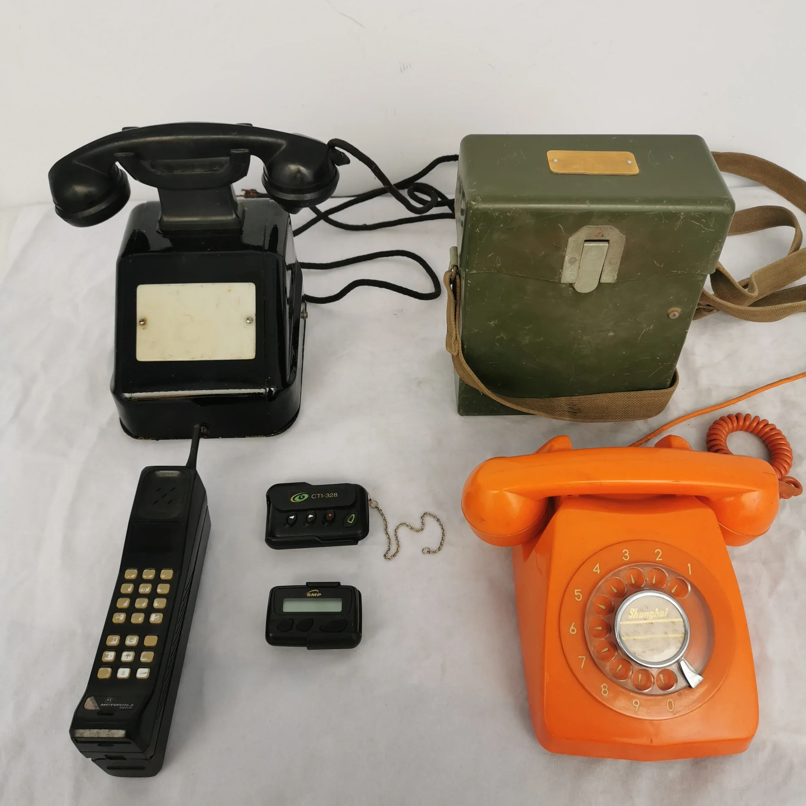 

Folk Old Items, Old Style Hand cranked Telephone, Antique Pager, Big Brother BB Machine, Nostalgic Collection, Retro Decoration