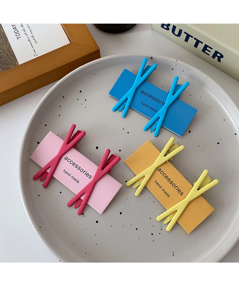 

Side-clamp damaged hair clip, candy-colored edge hair accessory, Korean-style sweet girl, cute hair clip, gradient color, cross seamless bangs