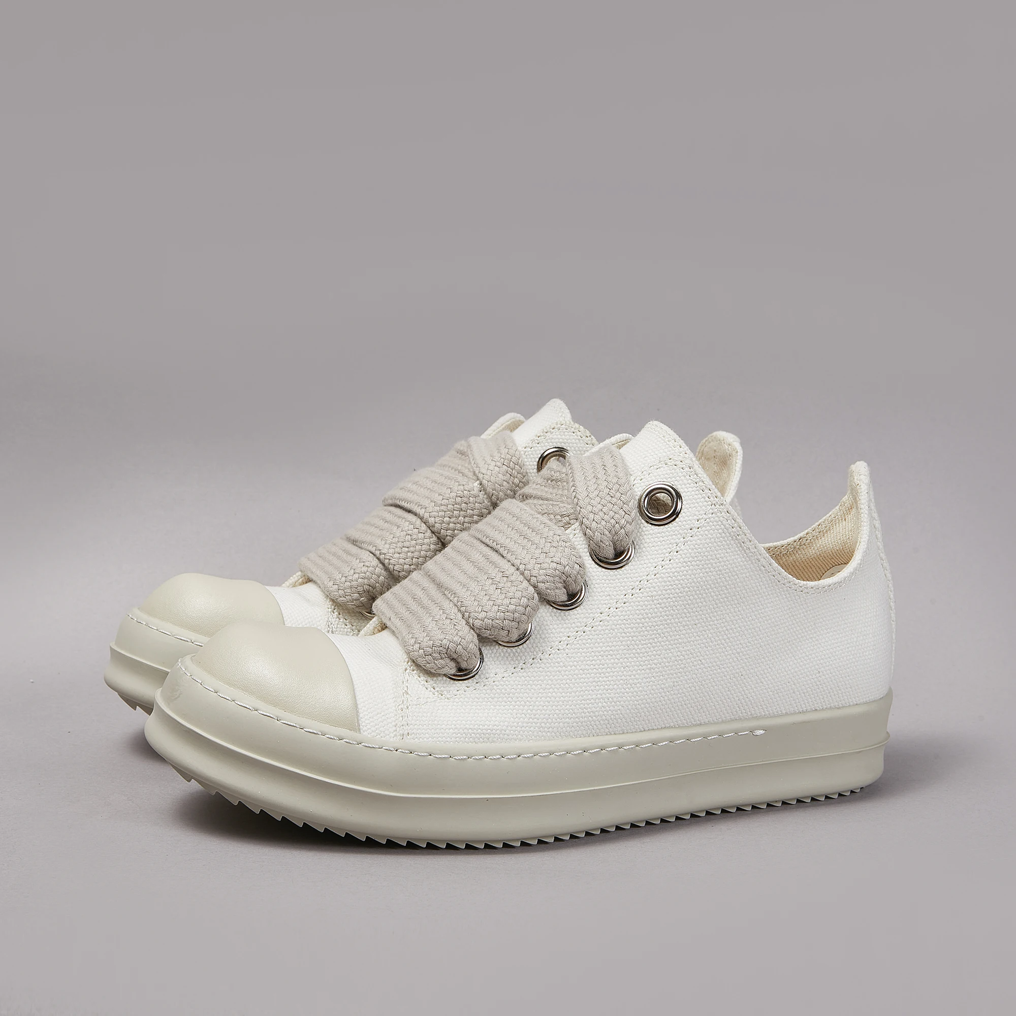 أحذية رياضية منخفضة القماش باللون الأبيض للرجال والنساء - أحذية عصرية برباط للجنسين، أحذية مصممة فاخرة من Casu #1