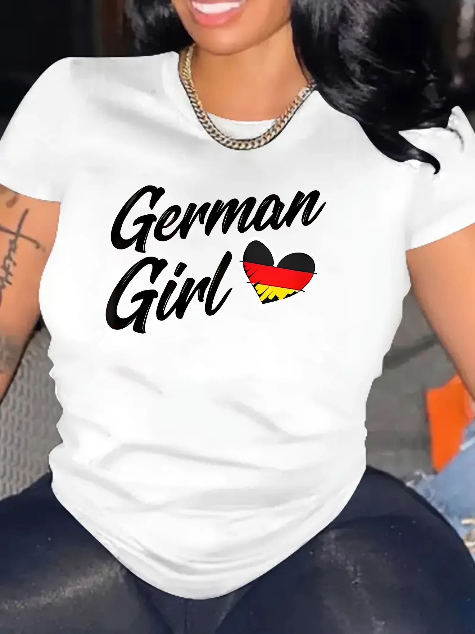 ملابس نسائية كاجوال بأكمام قصيرة مطبوعة بأحرف ألمانية مع تصميم قلب العلم Harajuku بأكمام قصيرة ملابس جمالية غير رسمية