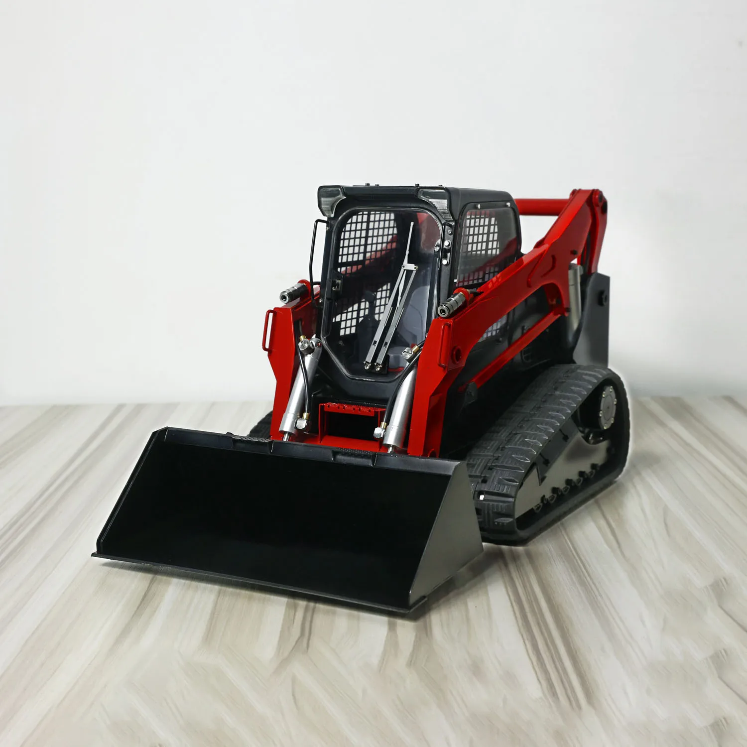 1/14 Scale Hydraulic RC Tracked Loader SM770 Skid-Steer Remote Control Car Painted Finished Toys with Sound Lights Model