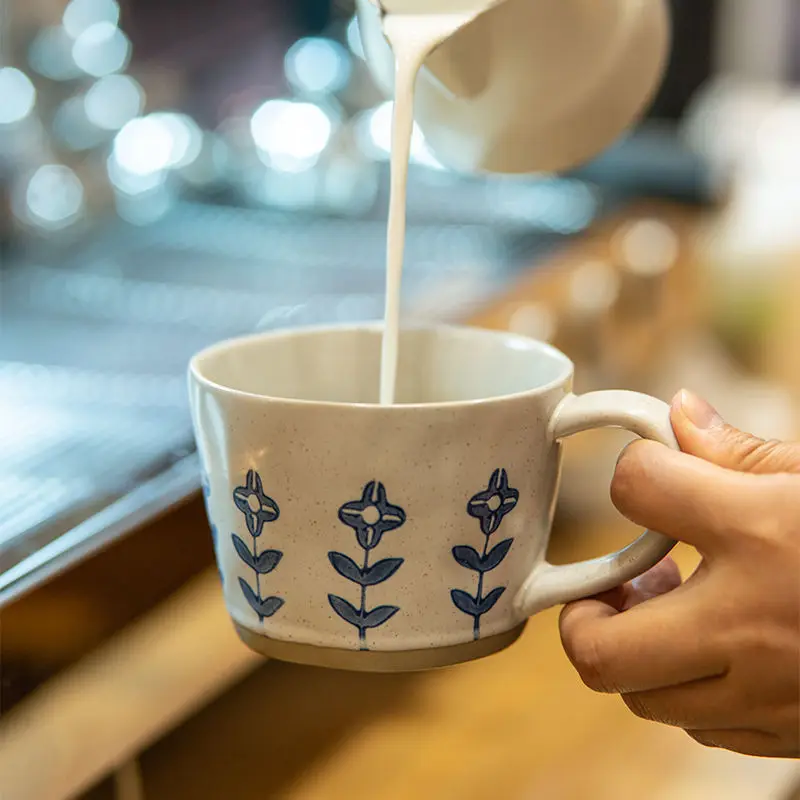 Amerikanische handgebrühte Kaffeetasse mit Löffel, hochwertiger Keramikbecher, gut aussehender Haushaltswasserbecher mit großem Durchmesser