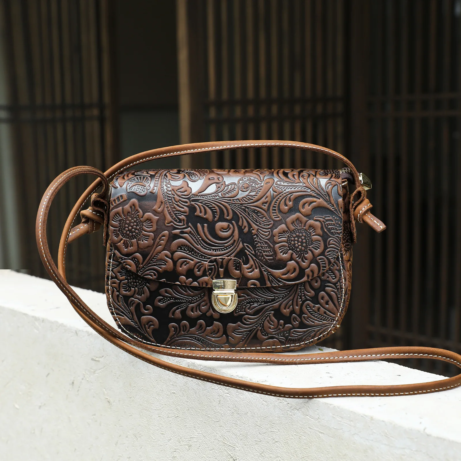 

Johnature 2025 New Women's Genuine Leather Shoulder Bag Versatile Cowhide Embossed Buckle Retro Crossbody Bag