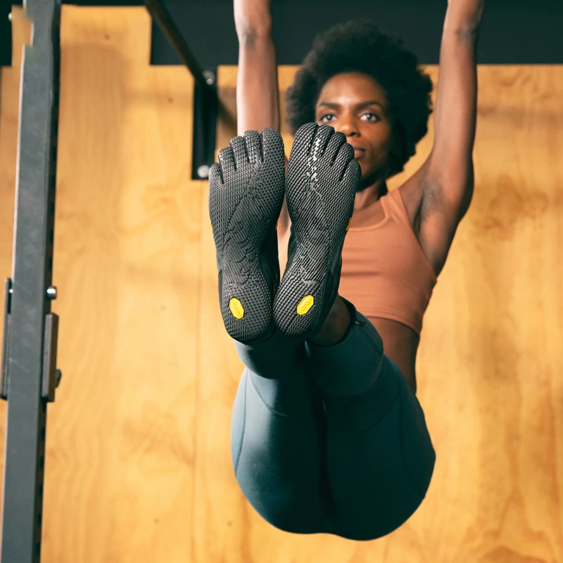 أحذية قرفصاء خفيفة الوزن لليوجا واللياقة البدنية مريحة ومسامية للجنسين ونعل ناعم ومضادة للانزلاق لرفع الأثقال