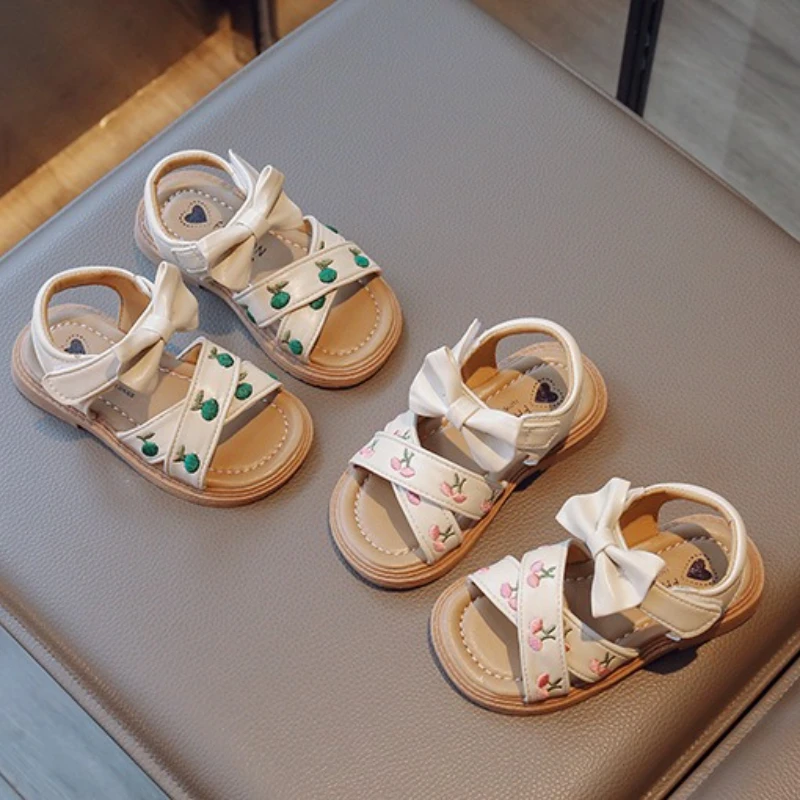 Girl Sandals 2025Summer New Embroidered Girl Shoe Fashion Princess Shoe Soft Sole Middle Small Child Beach Shoes Roman Sandals
