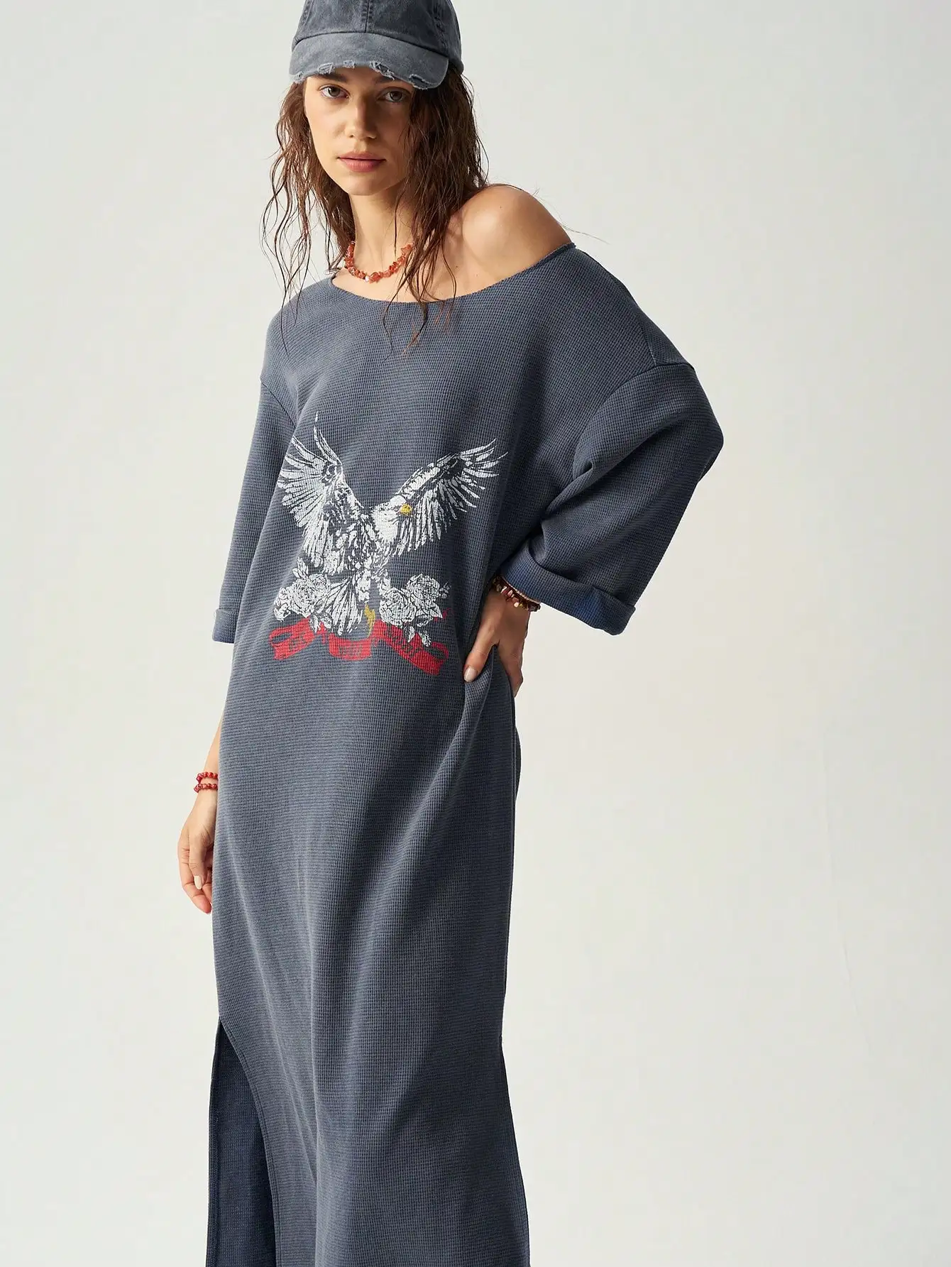 

Платье оверсайз из вафельной ткани с графическим принтом в виде орла