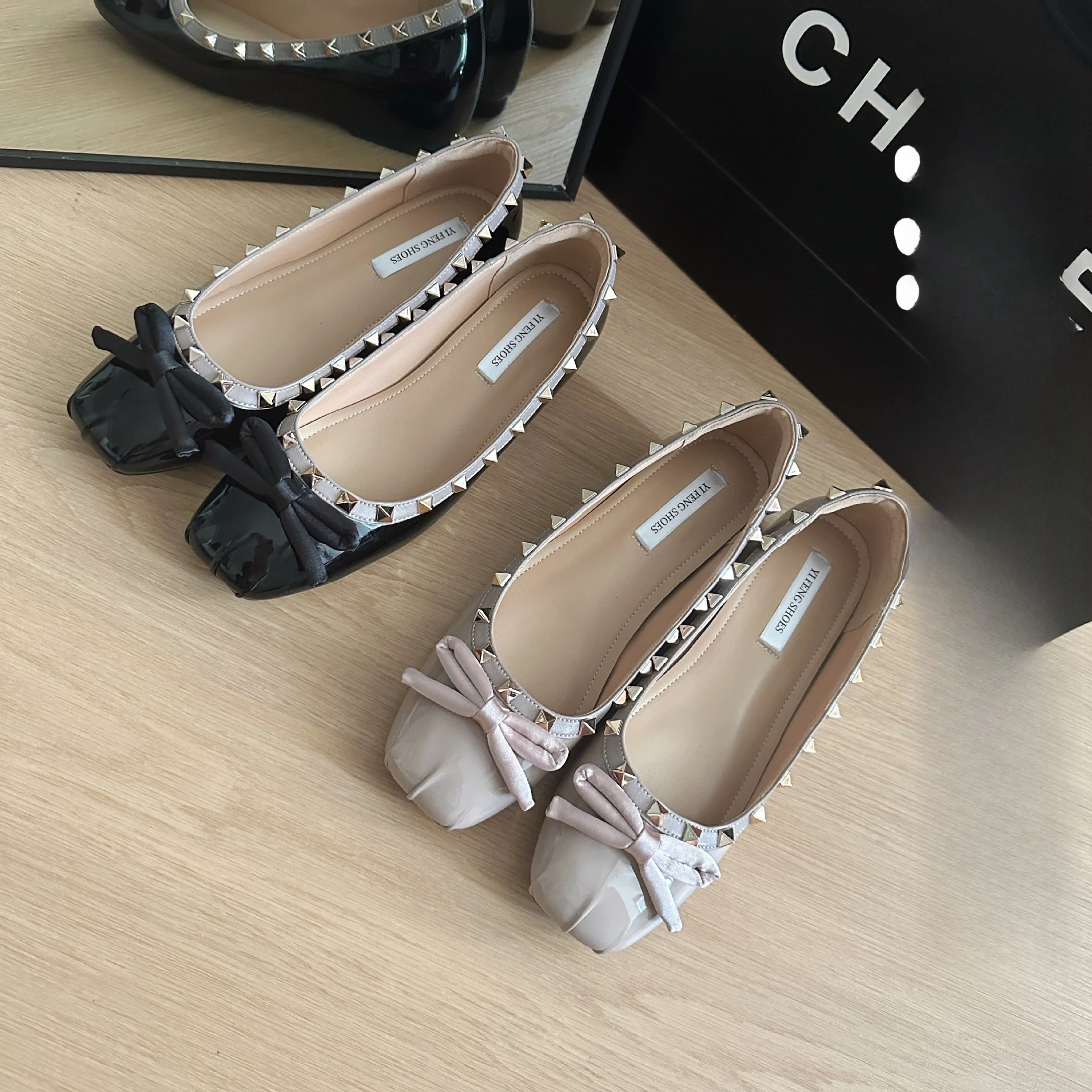 

Новые женские женские удобные острые элегантные туфли из лакированной кожи со скрытым каблуком 5 см и шипами (черный/серый)