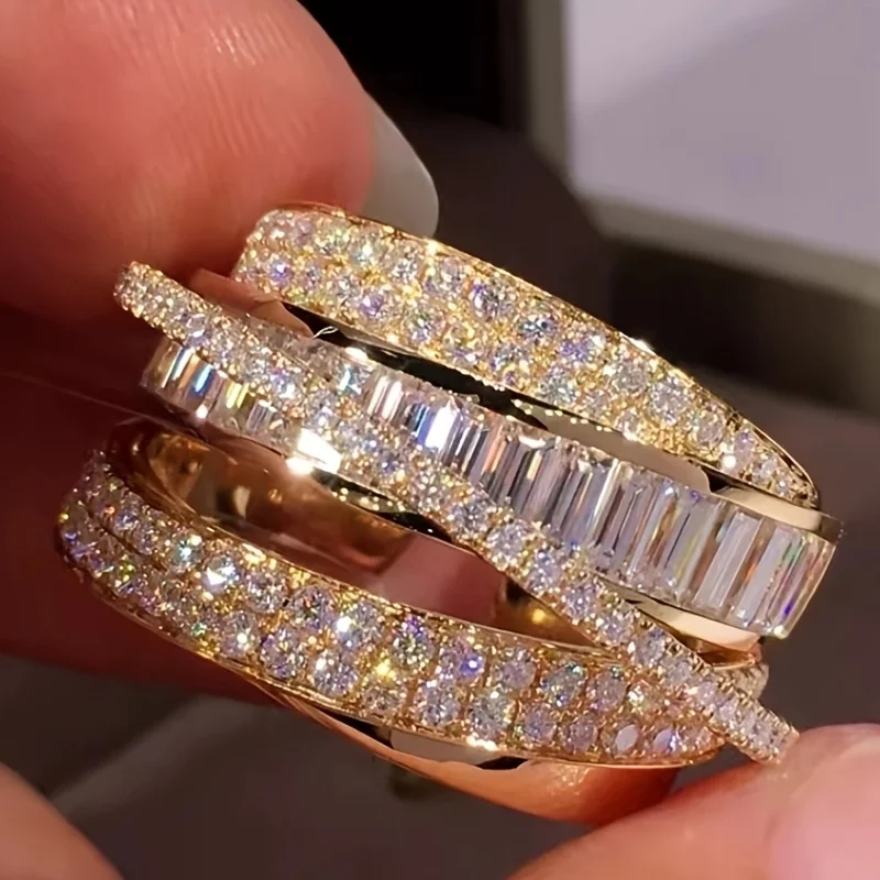 Wunderschöner Funkelnder Mehrschichtiger Breiter Synthetischer Zirkonia-Ring für Damen Mode Luxus Goldener Bankett-Festival-Schmuck Accessoires