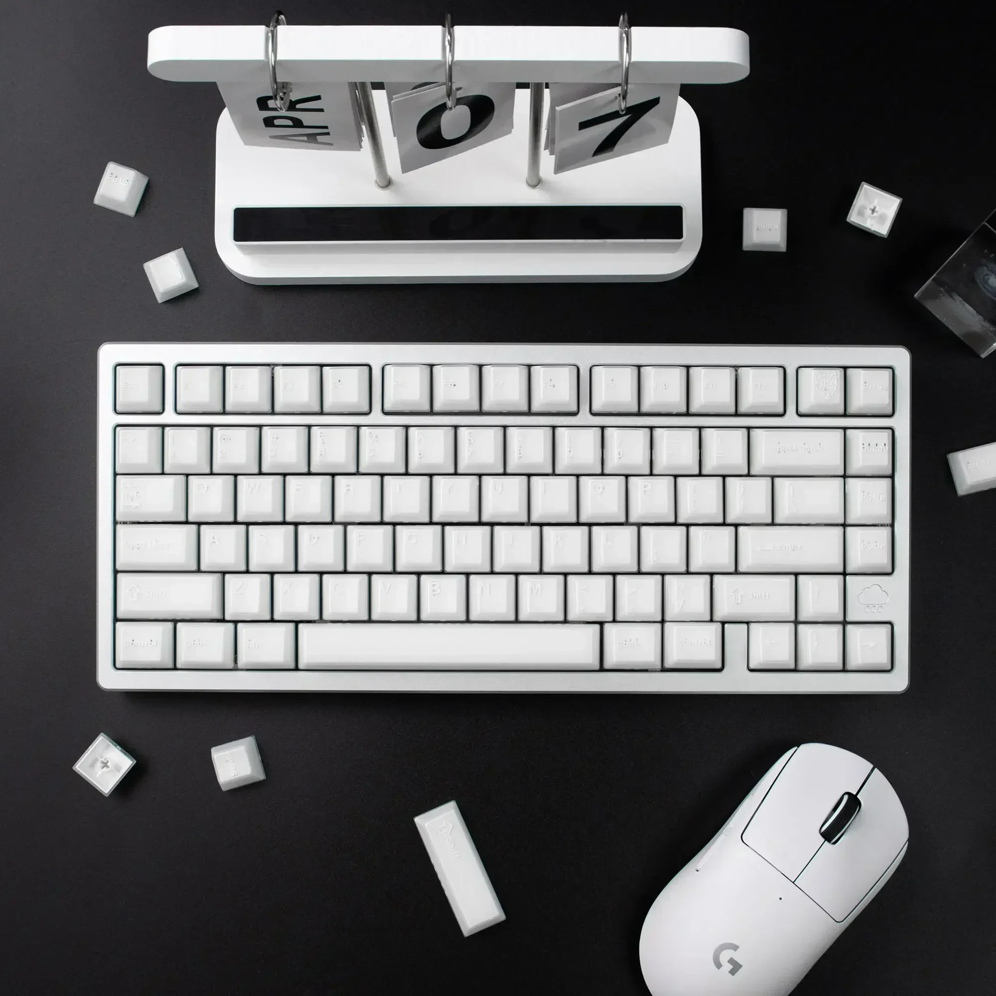 Tastiera meccanica wireless originale con stampaggio bicolore in ABS semitrasparente