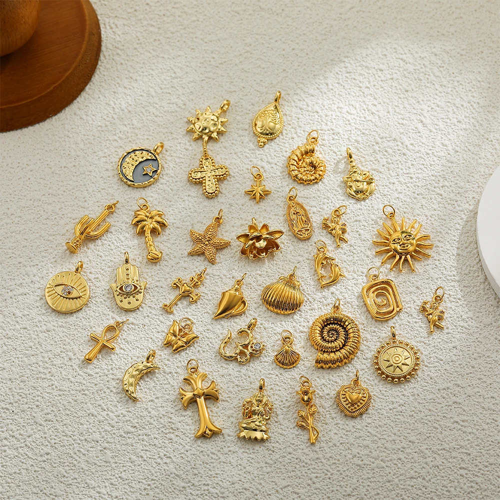 繊細な太陽月星クロス邪眼マルチシンボルペンダントネックレス1 - Charm Necklace Dainty のレビューと価格