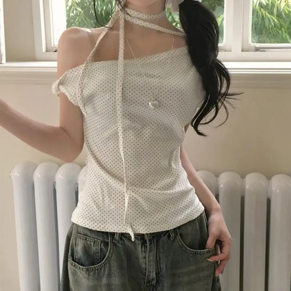 Doce bolinhas estampas camisetas moda feminina design bonito de um ombro verão topos casual coreano senhora do escritório comute magro t