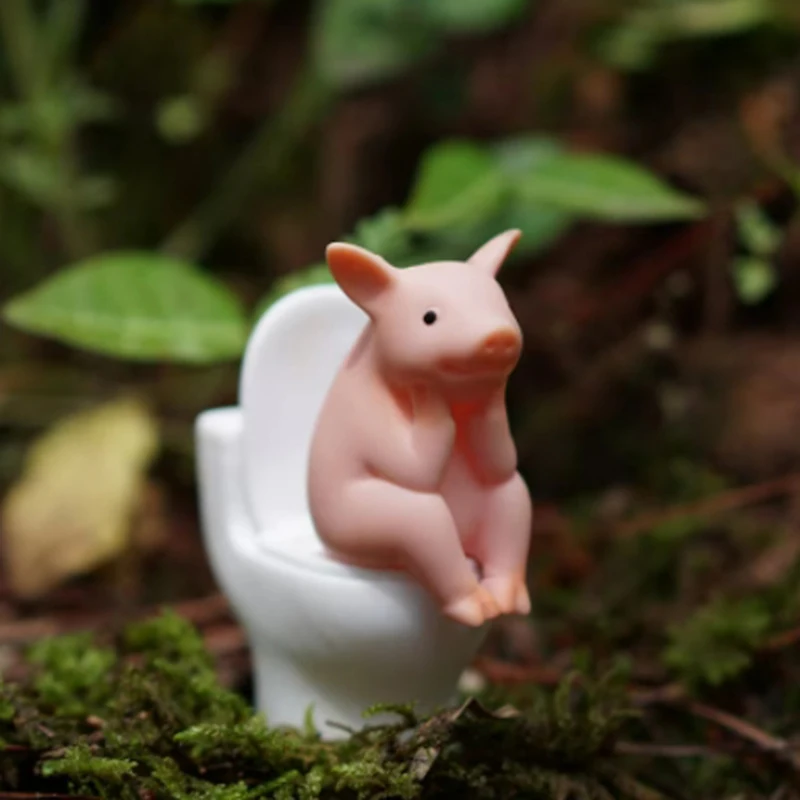 Cartoon Pig Desktop Ornaments Pig Sitting On Toilet Piggy Figurine Miniature Animal Creative Toy Kids Gift Desktop Decoration