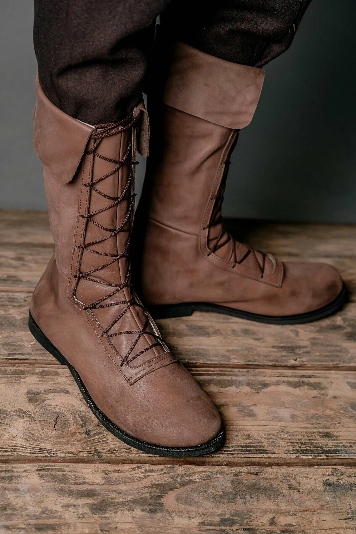 Herren Retro Mittelalterliche Renaissance-Stiefel Ritter Piraten Cosplay Schuhe PU-Leder Flache Halbhohe Stiefel für Halloween Rollenspiel Party Kriegerstiefel – Detail 19