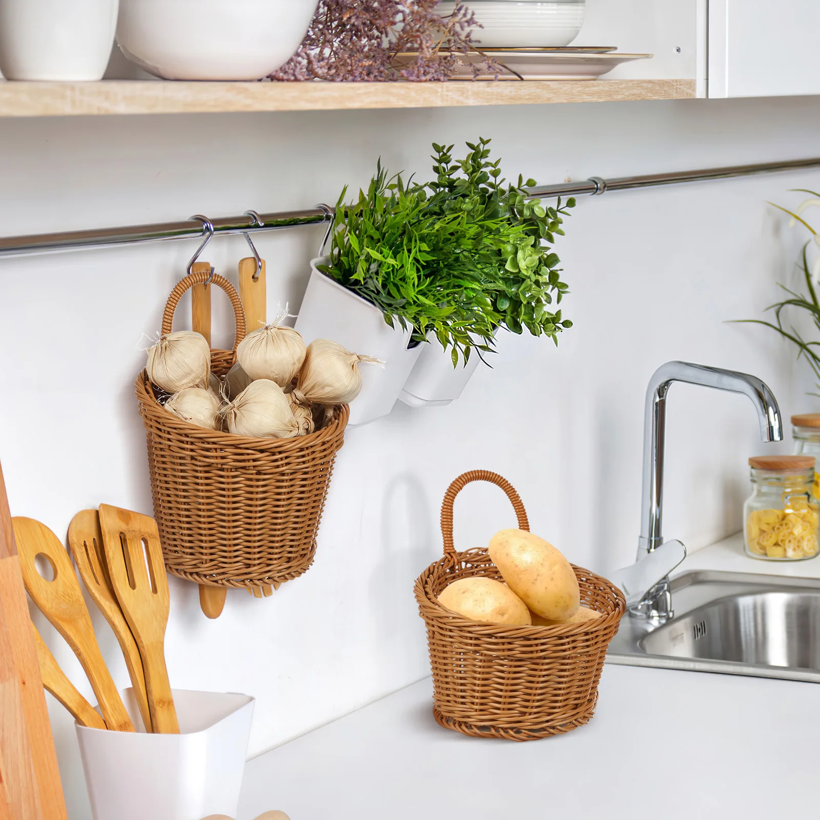 

Small Hanging Basket 2pcs Woven Wall Basket for Kitchen Storage Flower Fruit Holder Farmhouse Style Home Decoration