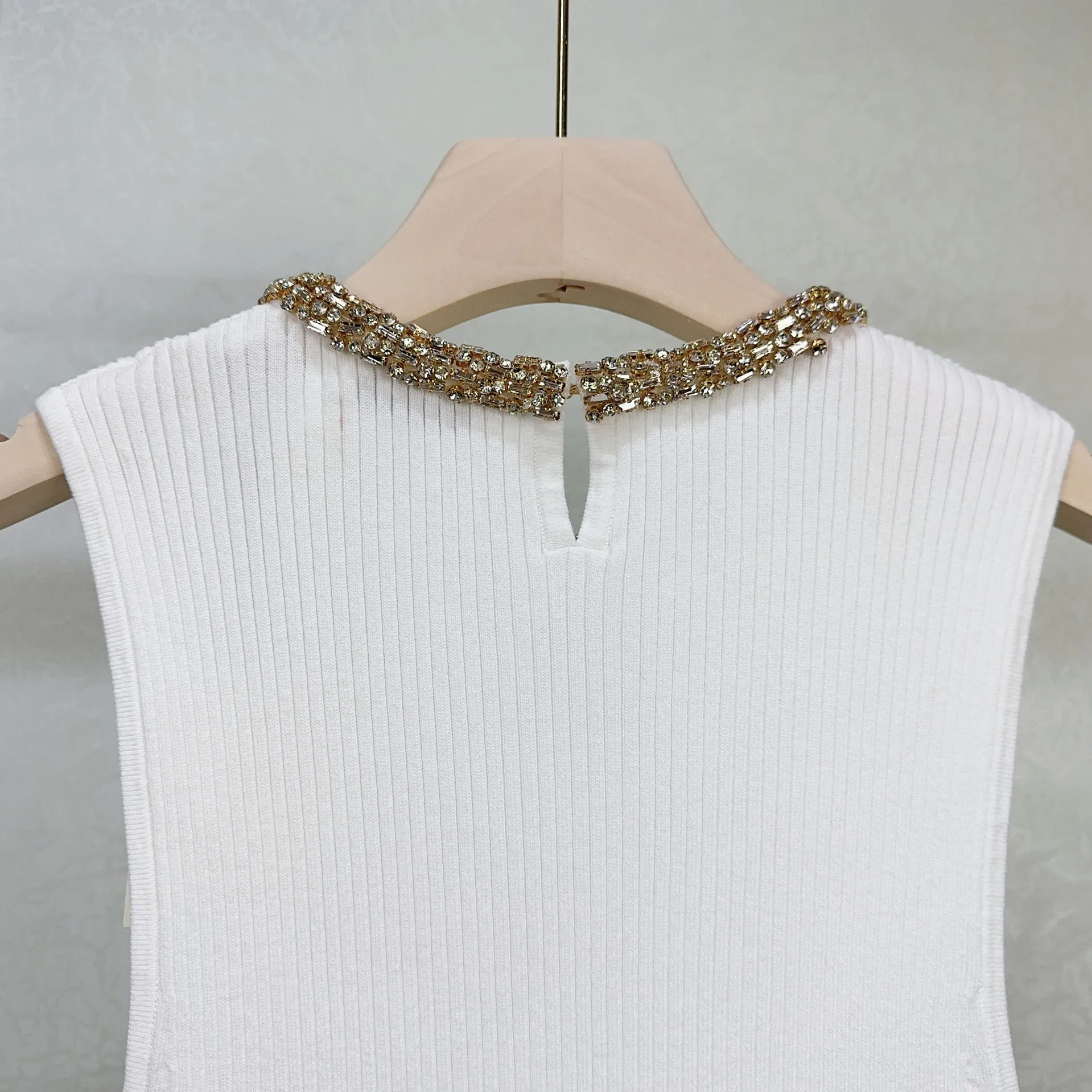 Sexy crop top women 2024 Spring New French White Droplet Neck Set with Diamond Sleeveless Knitted Tank Top for Women