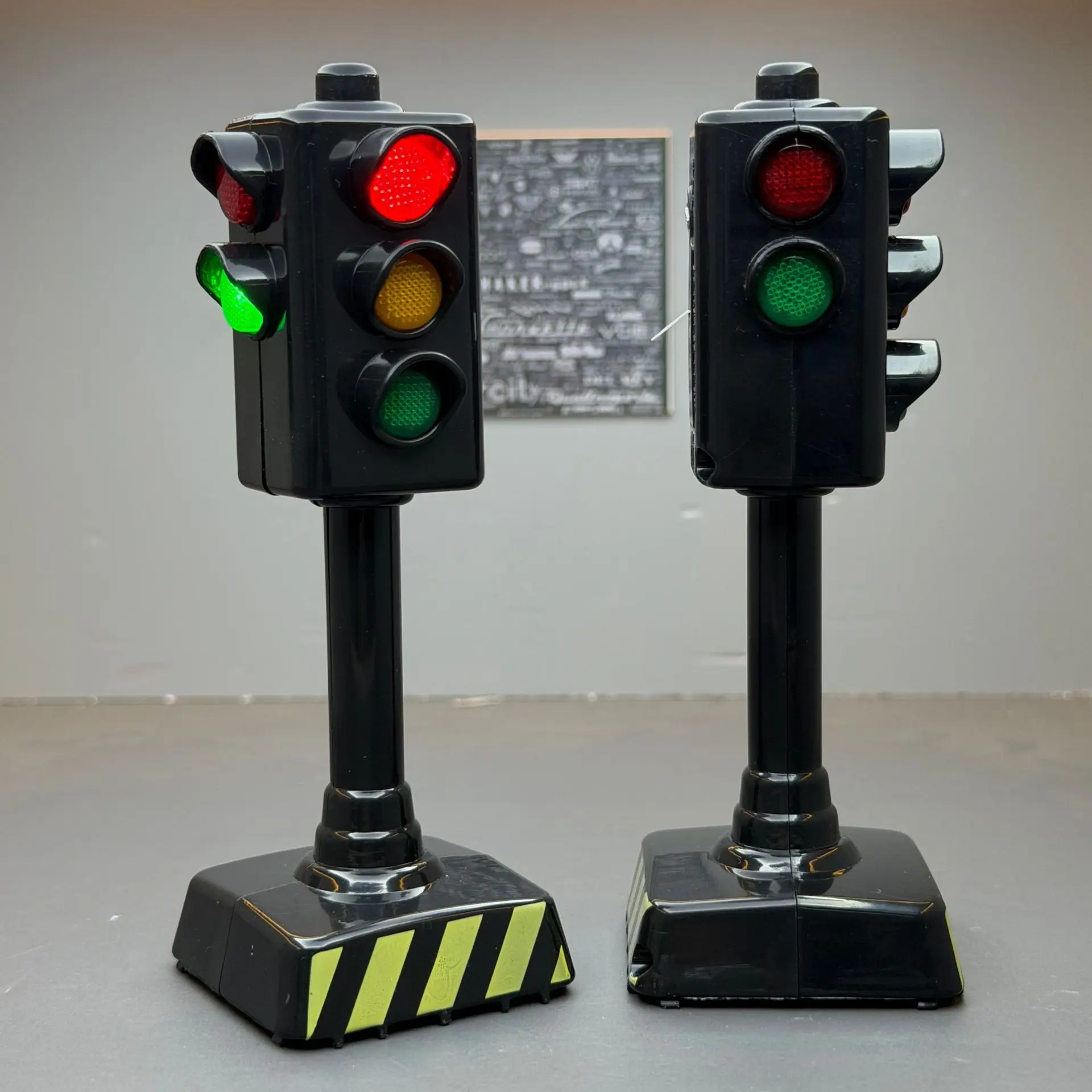 

Early safe education Educational Toy Traffic Lights Model Kids Early Educational Playset Toy for Kids Toddler