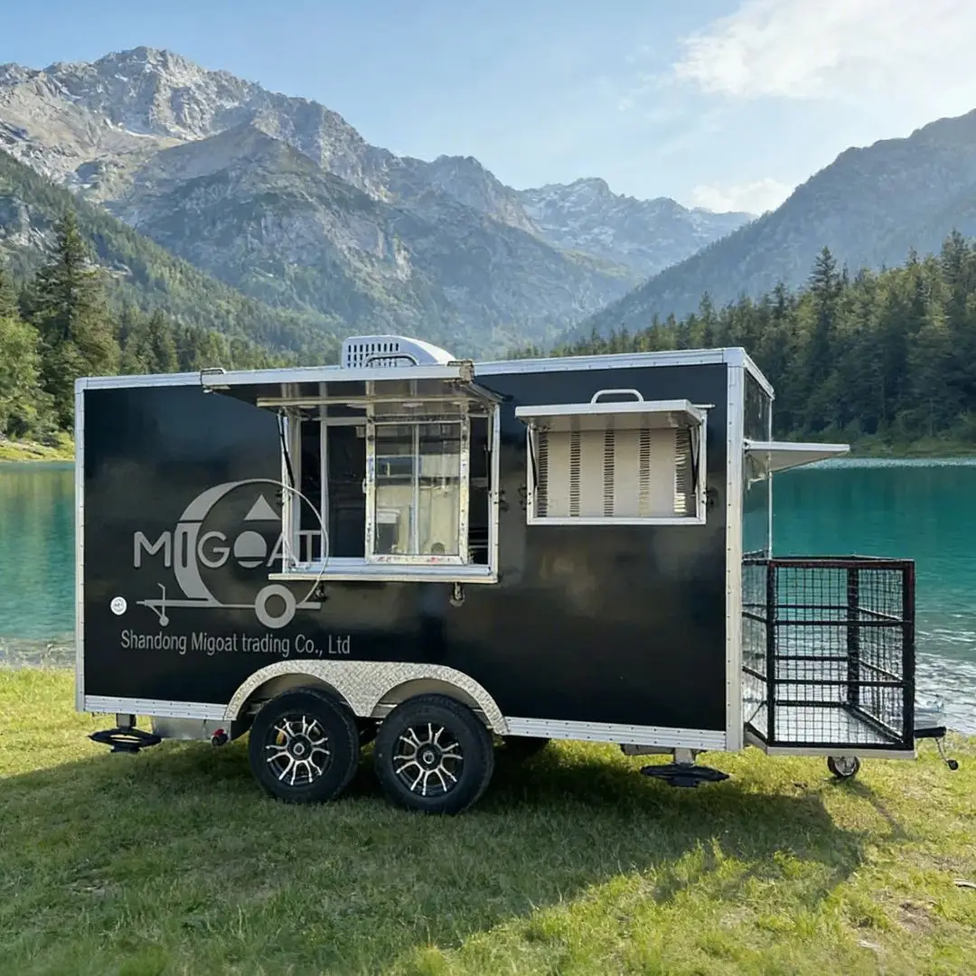 

Черный мобильный фудтрак с интерьером из нержавеющей стали, окнами для выдачи, для кофе, закусок и напитков, для бизнеса