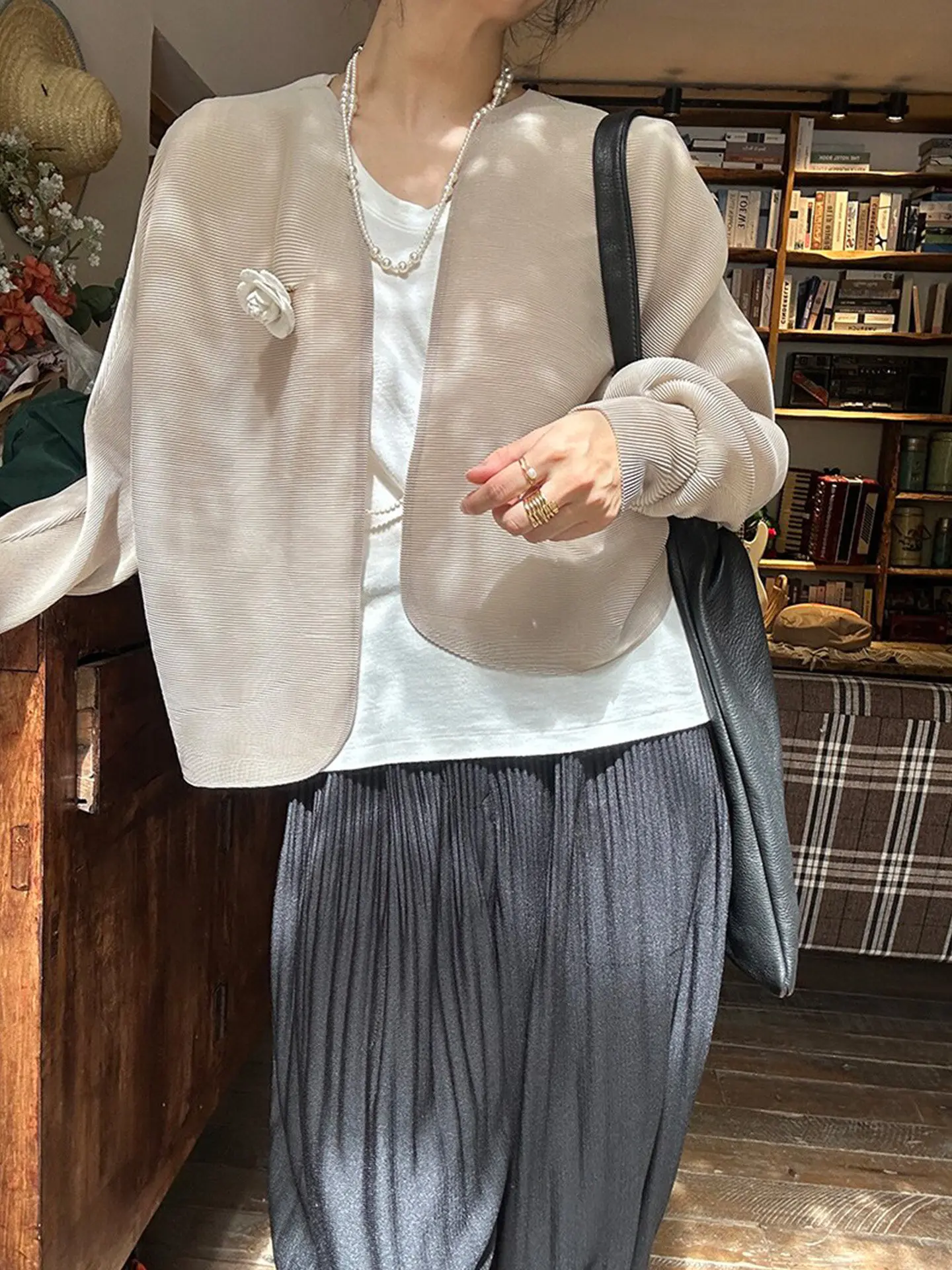 

Loose Fit Casual Style Women's Short Coat Open Cardigan Long Sleeve Thin Commute Wind Pleated Elegant Casual Fashion Top