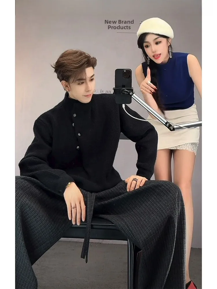 

High-End Bla Button Design High-Ne Men's Sweater Winter New Korean Sle Lazy Knitted irt Inner Wear Outerwear