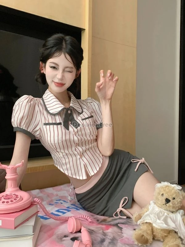 

2025 новая летняя женская полосатая рубашка с короткими рукавами в корейском стиле, утягивающая полуюбка из двух предметов, повседневный ретро-модный комплект униформы jk