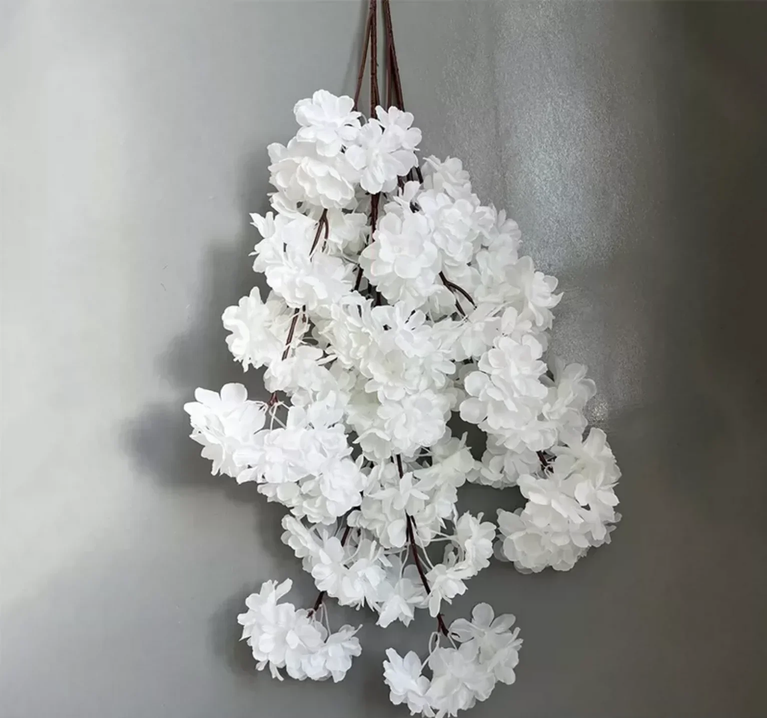 Künstlicher Kirschblütenbaum Wunschbaum 4-teiliger Eisenständer Hochzeits-Tischdekoration Gang-Dekor Sakura-Blumenständer für Party und Hotel – Detail 5