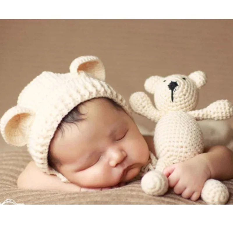 

2 шт./реквизит для фотосъемки новорожденных, вязаная крючком шапка-бини с подходящей плюшевой куклой для детской фотосессии ручной работы