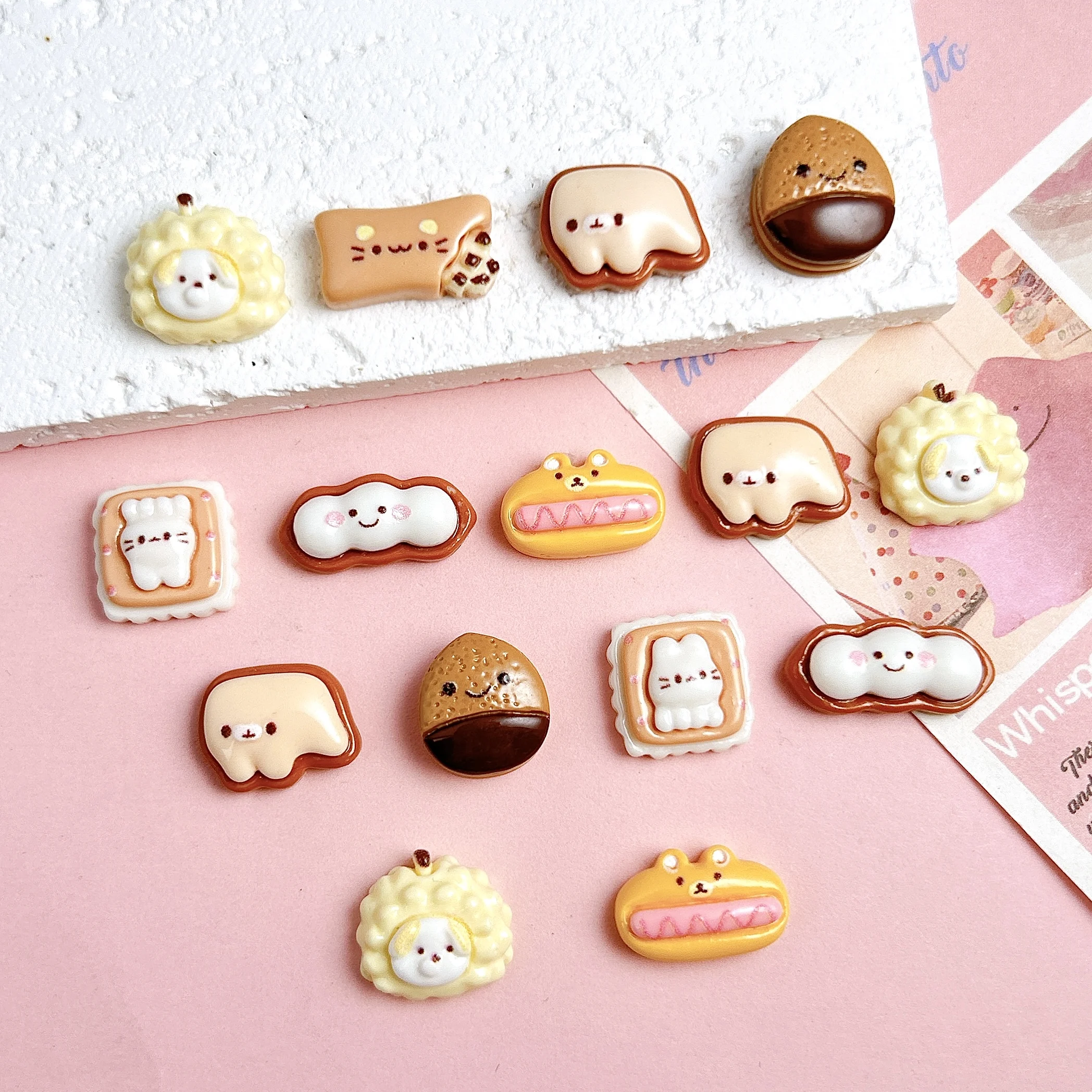 Kreativer Welpe Hot Dog Smiley Erdnuss Harz Nail Art Dekorationen Niedlicher Ausdruck Tannenzapfen Tier Desserts Nagel Charms DIY Nägel