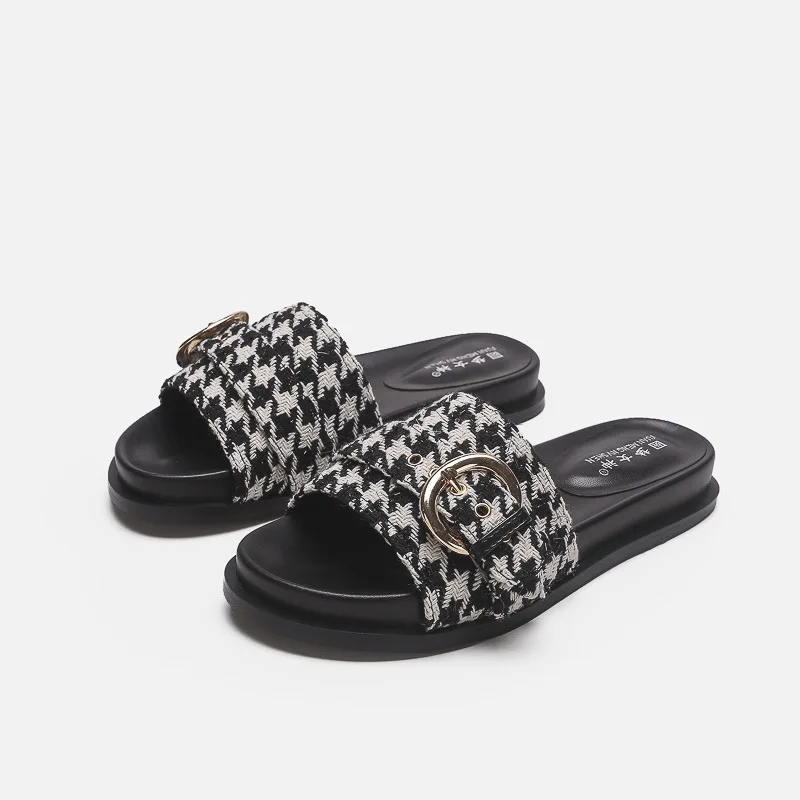 2024 summer new casual buckle muffin thick-soled outside to wear a line flat slippers women's beautiful all-in-one beach shoes