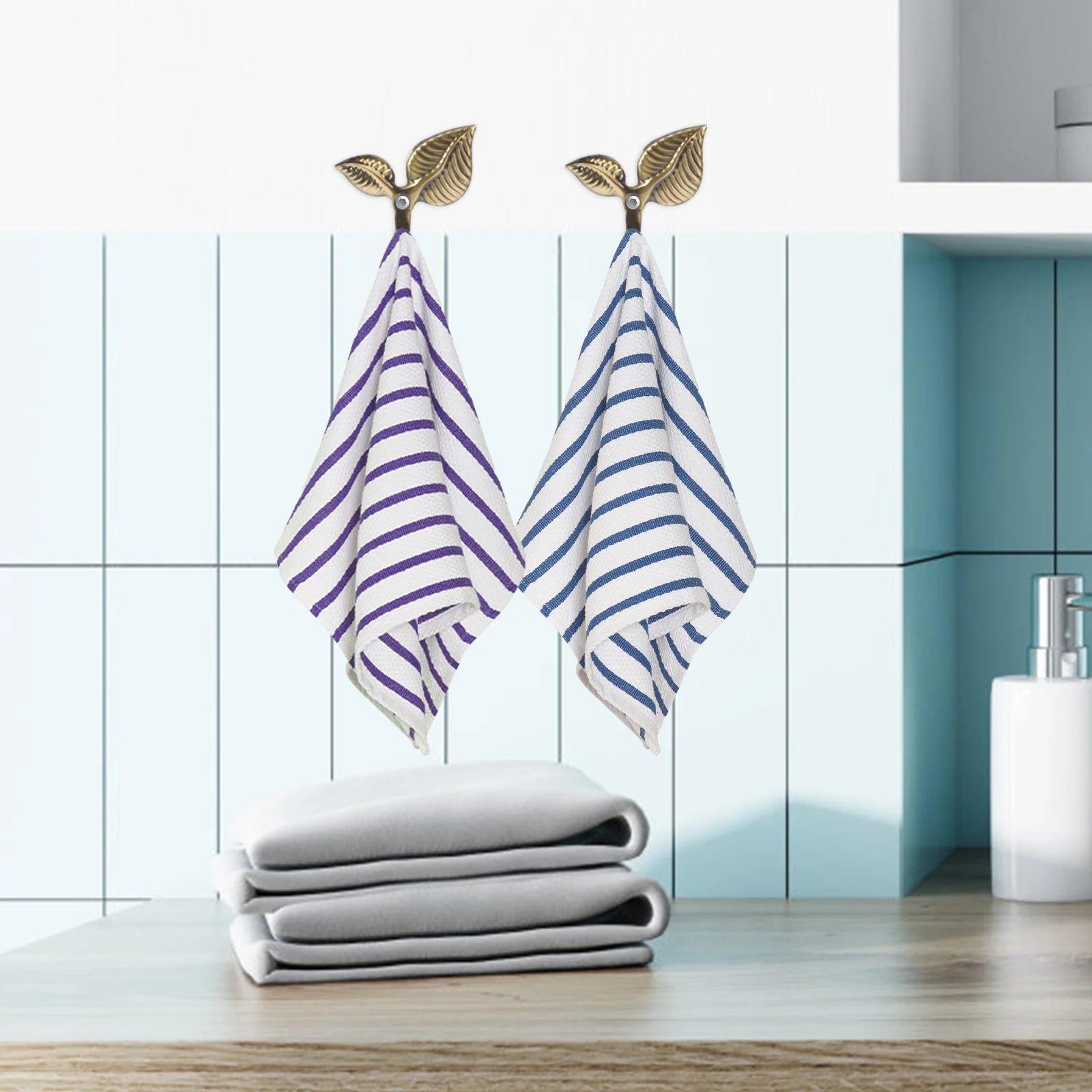 Рисунок 2 - железные крючки в стиле ретро